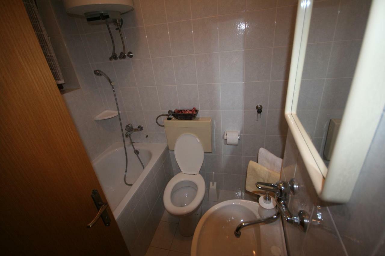 Apartments Cvelic Milovcic Malinska Extérieur photo