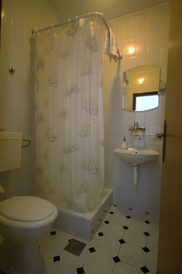 Apartments Cvelic Milovcic Malinska Extérieur photo