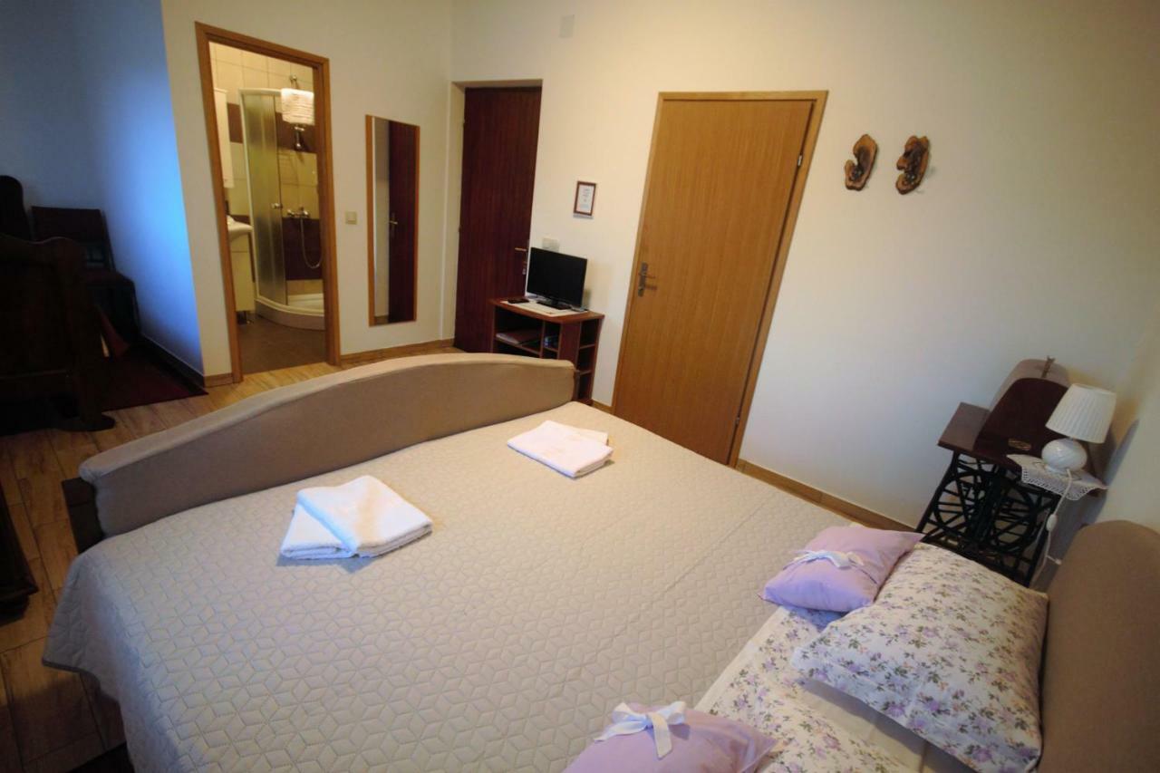Apartments Cvelic Milovcic Malinska Extérieur photo